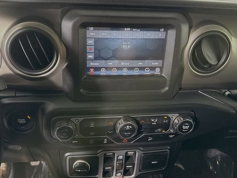 Used 2018 Jeep Wrangler Unlimited Sport S image 18