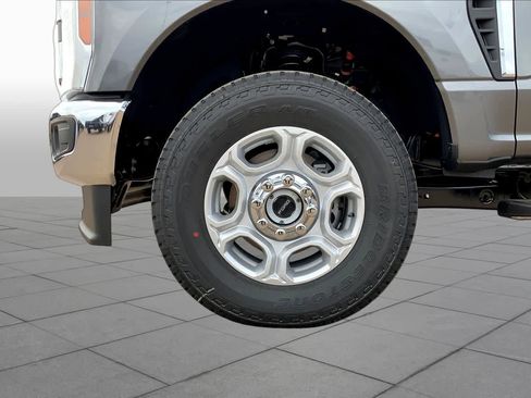 New 2026 Ford F250 XLT w/ FX4 Off-Road Package AWD/4WD image 11