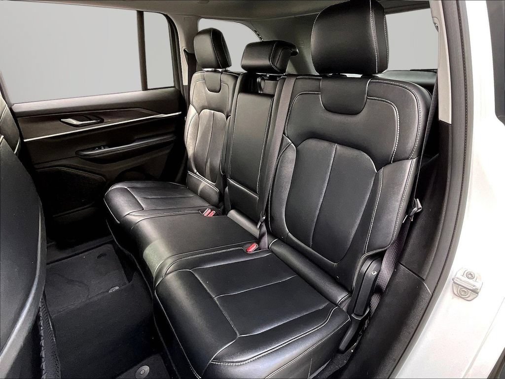 Used 2023 Jeep Grand Cherokee Limited AWD/4WD image 23