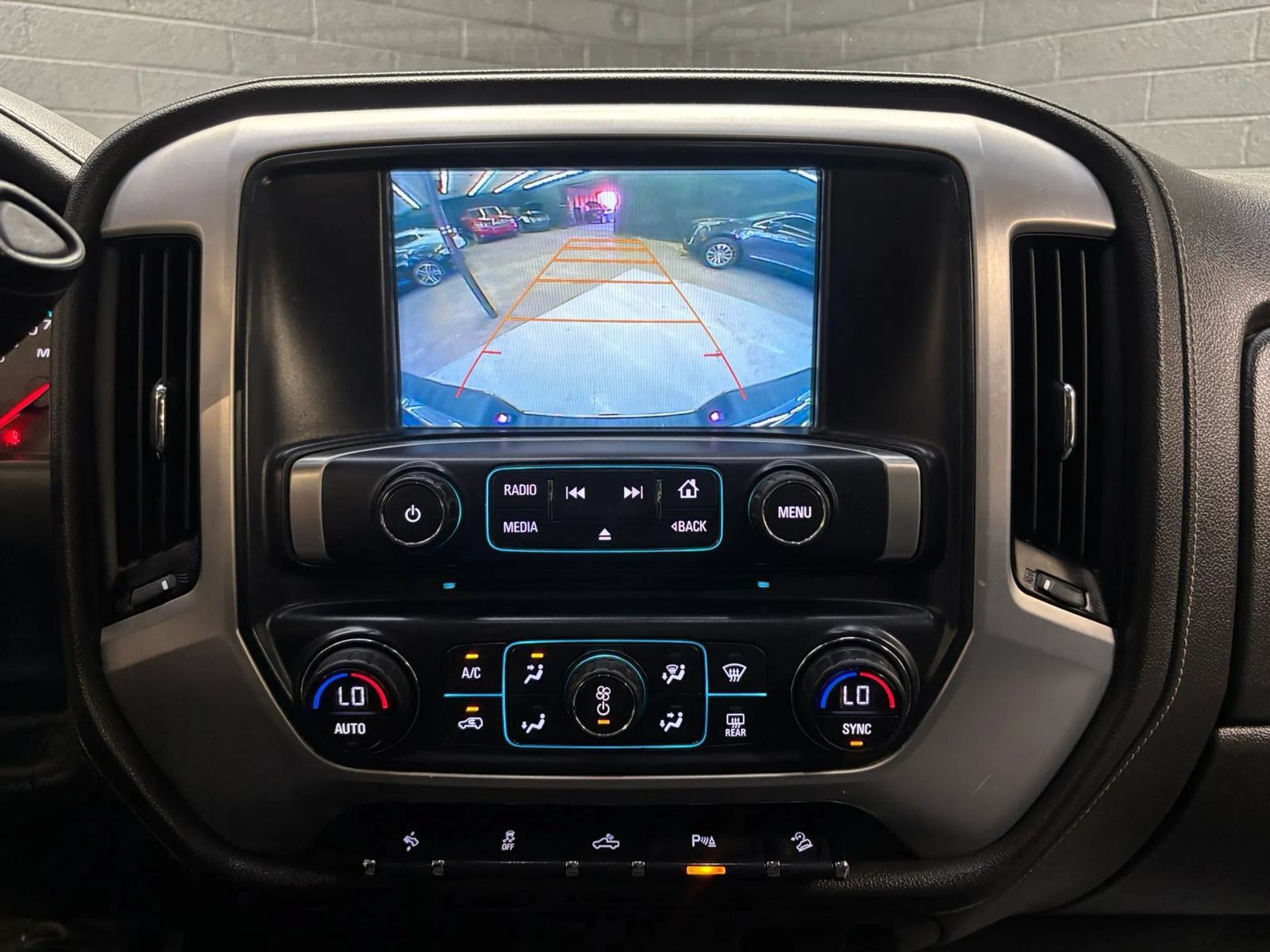 Used 2017 GMC Sierra 1500 SLE w/ SLE Value Package AWD/4WD image 10