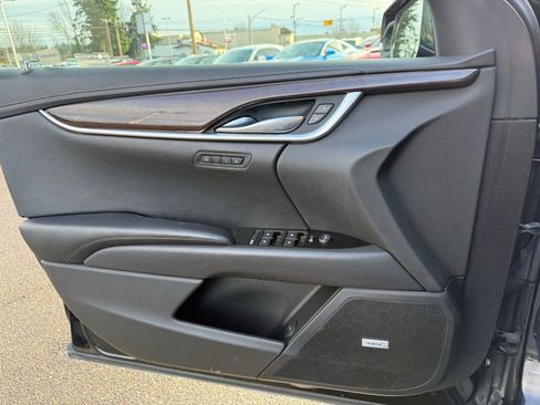 Used 2017 Cadillac XTS Luxury image 19