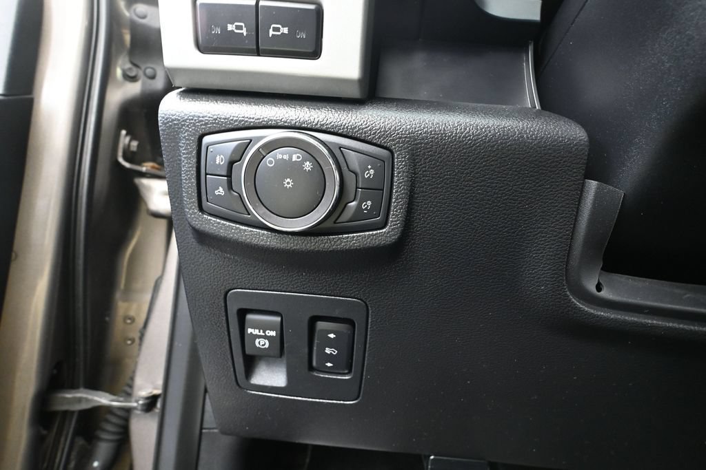 Used 2019 Ford F150 Lariat w/ Equipment Group 502A Luxury AWD/4WD image 23