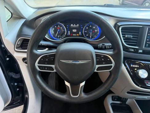 Used 2021 Chrysler Voyager Lxi image 7