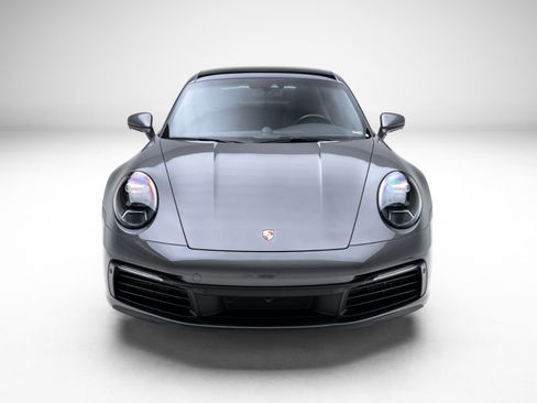 Used 2020 Porsche 911 Carrera RWD image 3