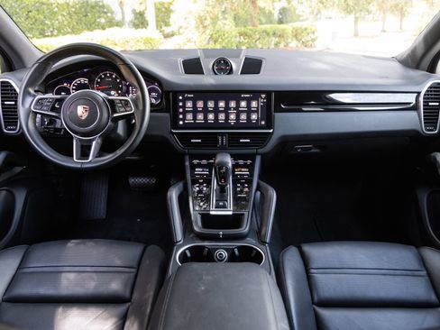 Certified 2023 Porsche Cayenne AWD/4WD image 12