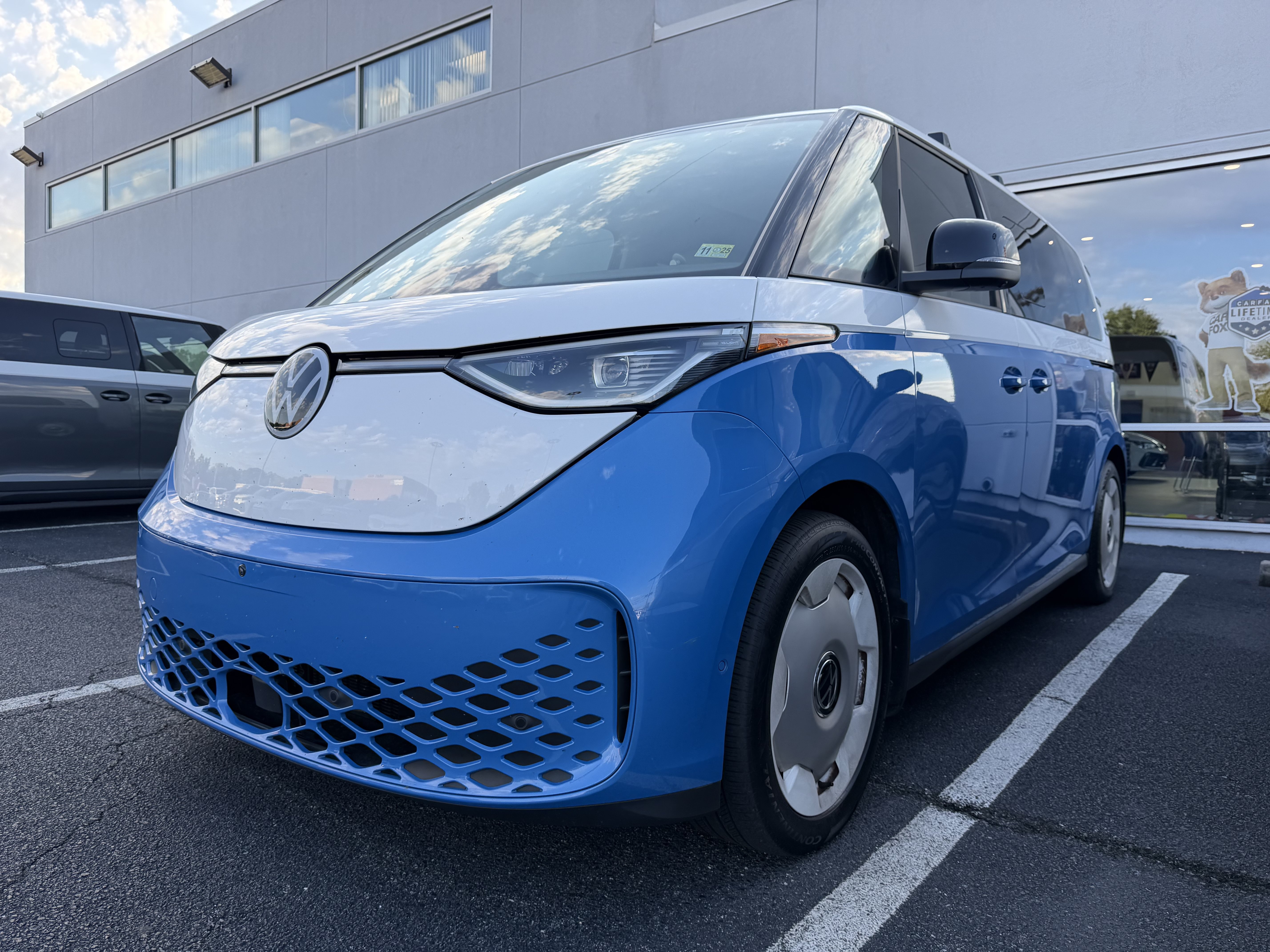 Used 2025 Volkswagen ID. Buzz 1st Edition AWD/4WD image 4