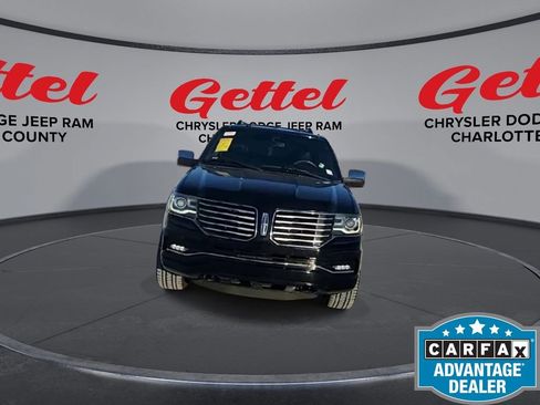 Used 2017 Lincoln Navigator Select image 3