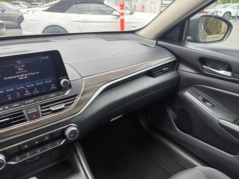 Used 2025 Nissan Altima 2.5 SV FWD image 35