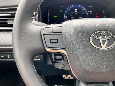 Used 2025 Toyota Camry SE w/ Convenience Package FWD image 18