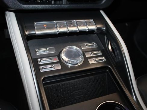Used 2025 Lincoln Nautilus Premier AWD/4WD image 24