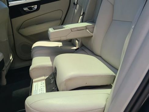 Used 2021 Volvo XC60 T6 Momentum w/ Protection Package Premier AWD/4WD image 25