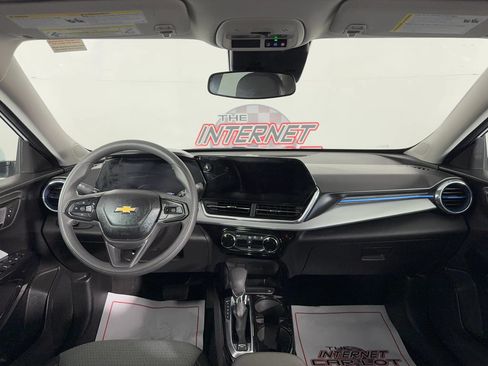 Used 2026 Chevrolet Trax LT FWD image 11