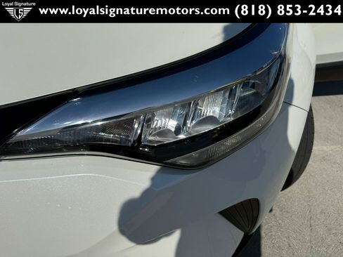 Used 2020 Toyota C-HR LE FWD image 32
