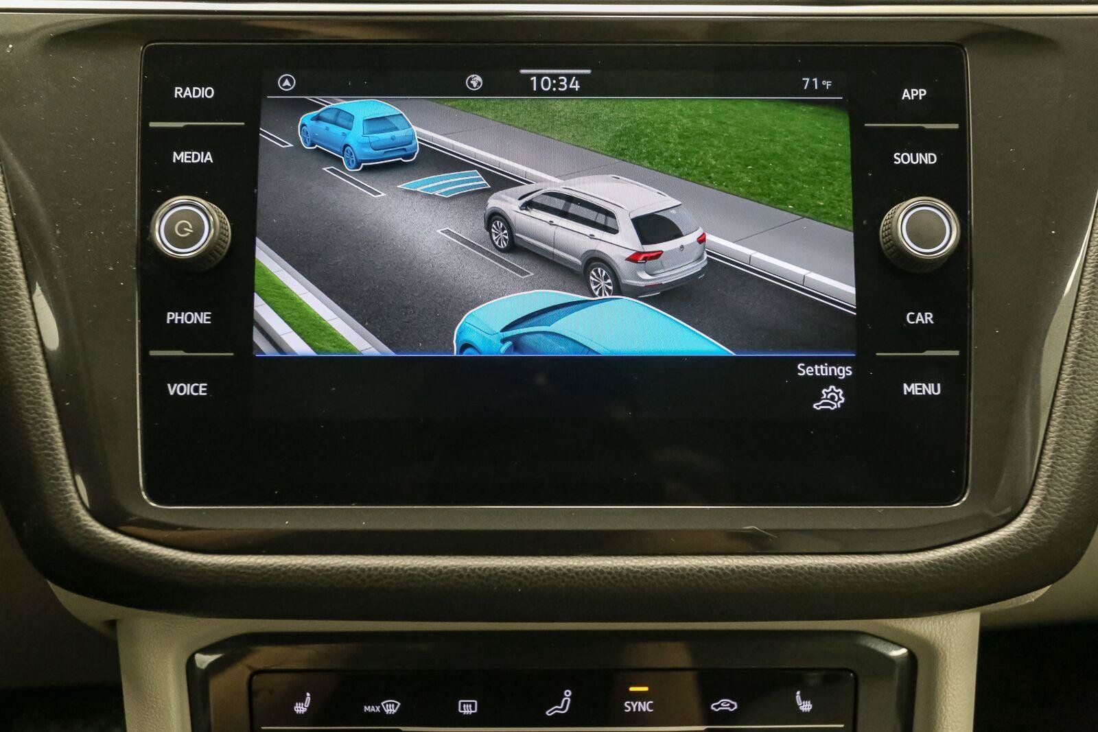Certified 2023 Volkswagen Tiguan SE w/ Panoramic Sunroof Package FWD image 33