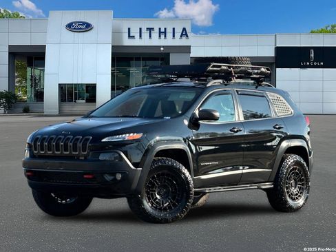 Used 2018 Jeep Cherokee Trailhawk w/ Comfort/Convenience Group image 1