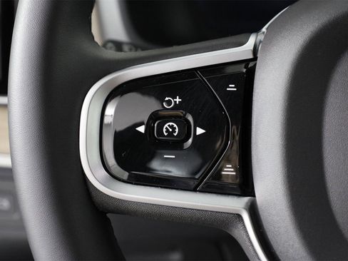 Certified 2025 Volvo XC90 B6 Plus w/ Protection Package Premier image 10