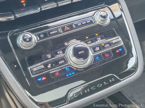 Used 2021 Lincoln Corsair Reserve w/ Sport Package image 16