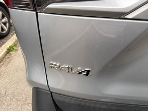 Used 2019 Toyota RAV4 XLE w/ Convenience Package AWD/4WD image 10