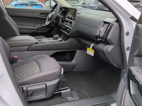 New 2025 Nissan Pathfinder SV image 19