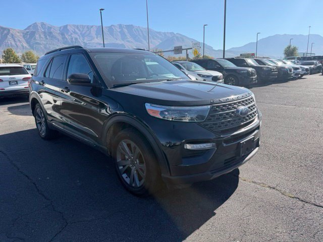 Used 2024 Ford Explorer XLT w/ Equipment Group 202A AWD/4WD image 3