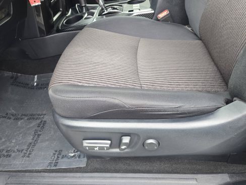 Used 2018 Toyota 4Runner TRD Off-Road AWD/4WD image 16