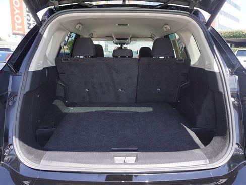 Used 2024 Nissan Rogue SV FWD image 8
