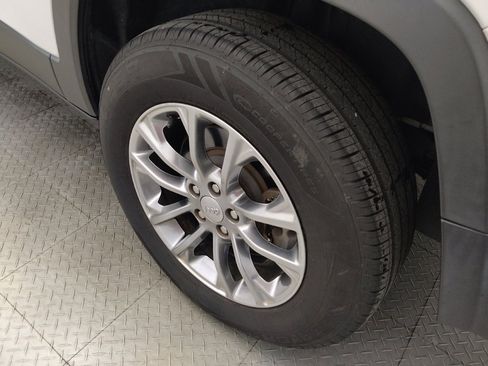 Used 2020 Jeep Cherokee Latitude Plus AWD/4WD image 31