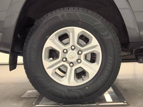Used 2021 Toyota 4Runner SR5 AWD/4WD image 22