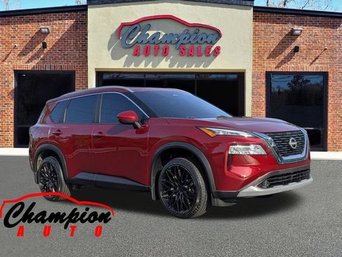 Used 2022 Nissan Rogue SV w/ SV Premium Package FWD image 1