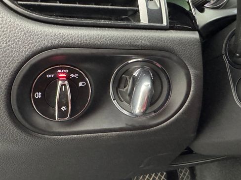 Certified 2025 Porsche Macan image 25