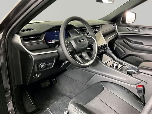 New 2026 Jeep Grand Cherokee Laredo image 8