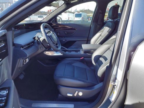 Used 2025 Lincoln Nautilus Reserve w/ Jet Appearance Package image 5