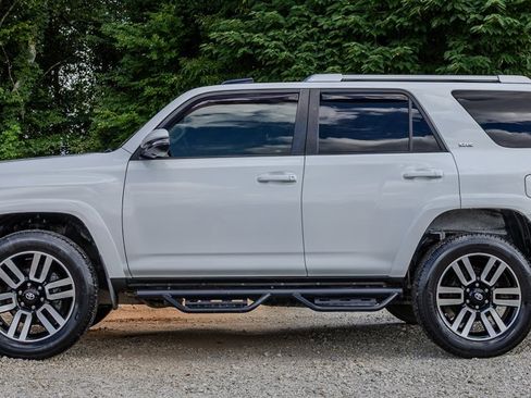 Used 2015 Toyota 4Runner SR5 Premium RWD image 2