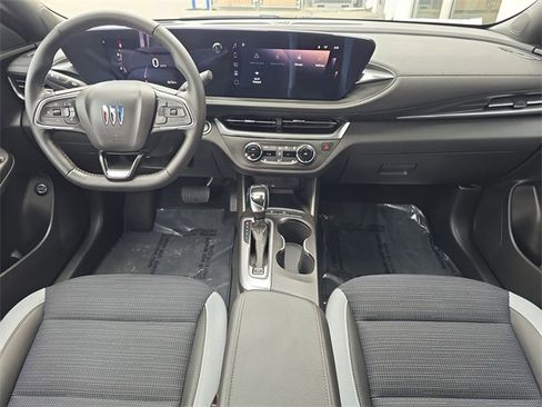 Certified 2024 Buick Envista Preferred w/ Convenience I Package image 11