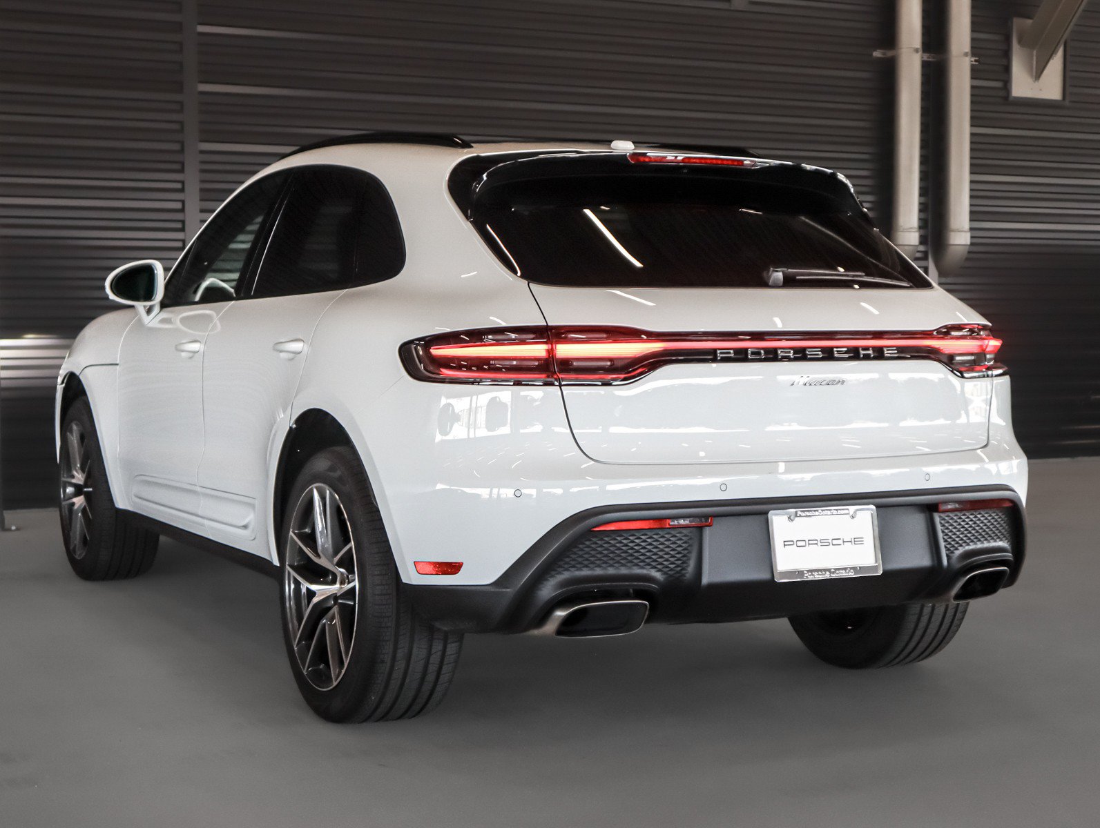 Used 2026 Porsche Macan AWD/4WD image 3