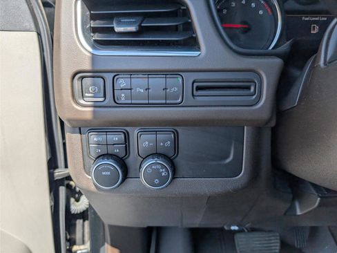 Used 2021 Chevrolet Tahoe Z71 w/ Rear Media and Nav Package image 28