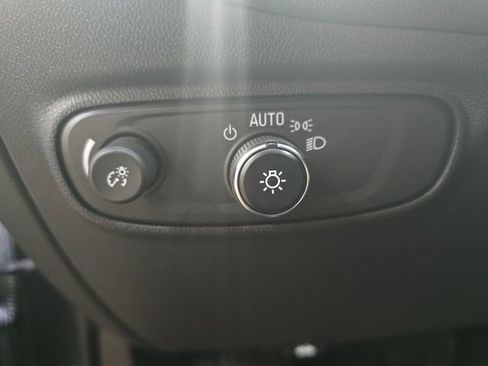 Used 2023 Chevrolet Equinox LT image 27