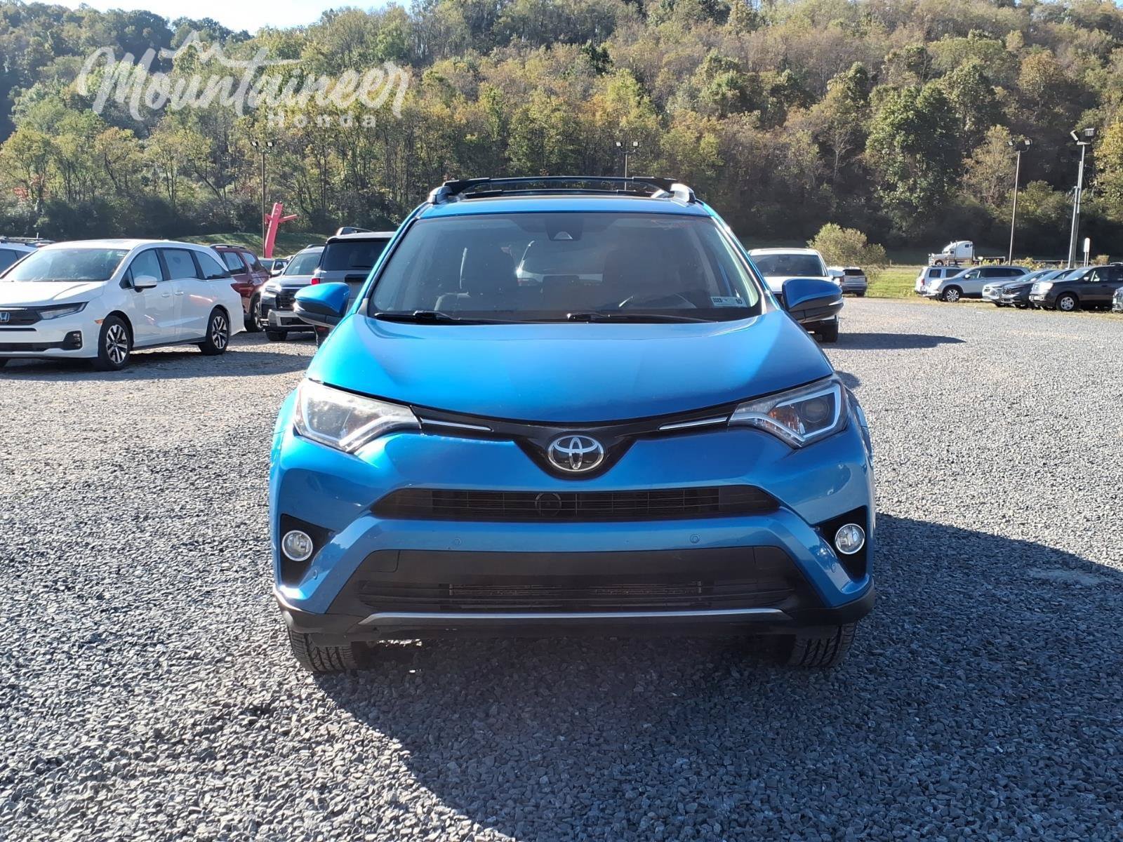 Used 2017 Toyota RAV4 XLE AWD/4WD image 2