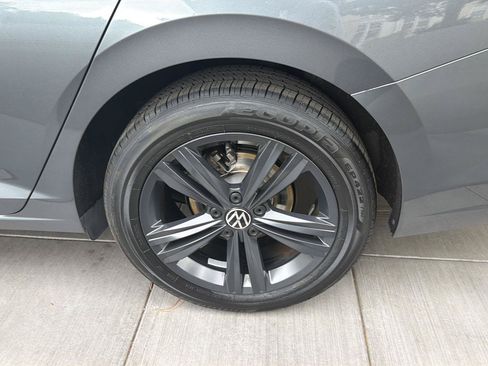 Certified 2023 Volkswagen Jetta SE w/ Panoramic Sunroof Package FWD image 12