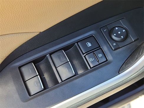 Used 2022 Toyota RAV4 XLE Premium image 17