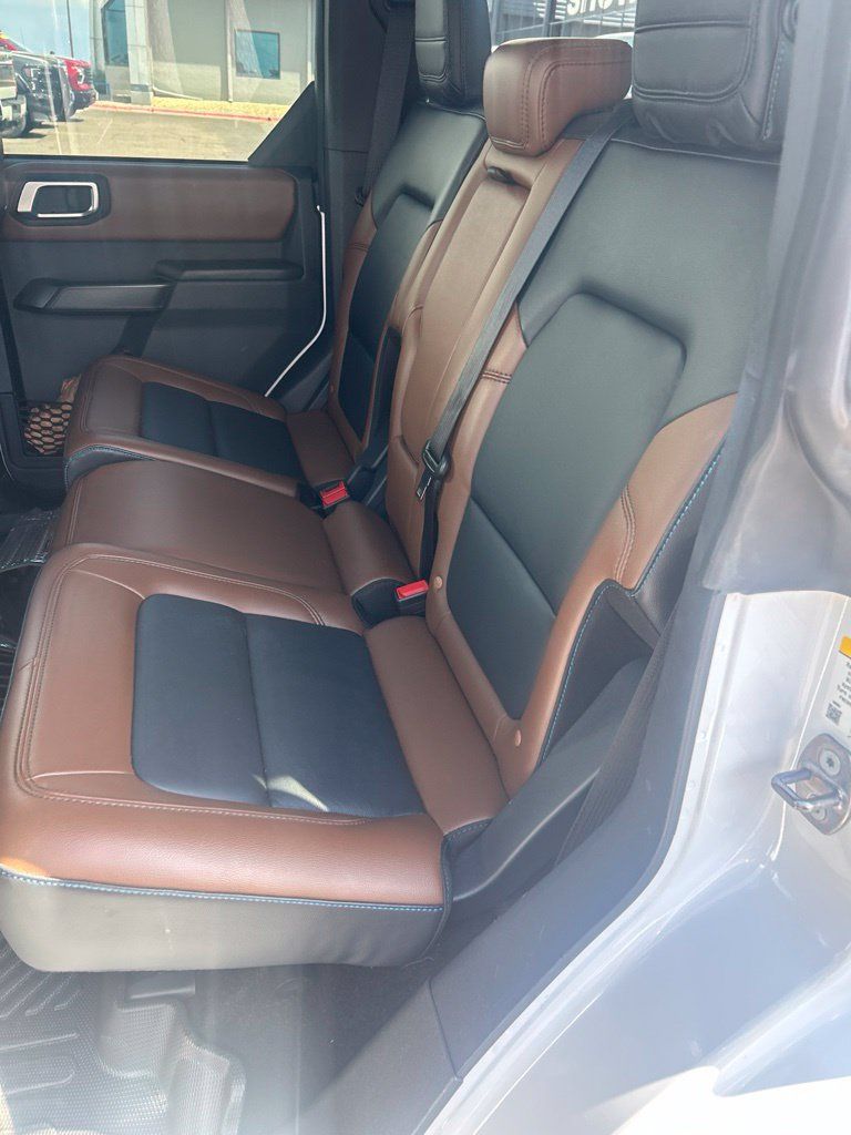 Used 2024 Ford Bronco Outer Banks AWD/4WD image 6