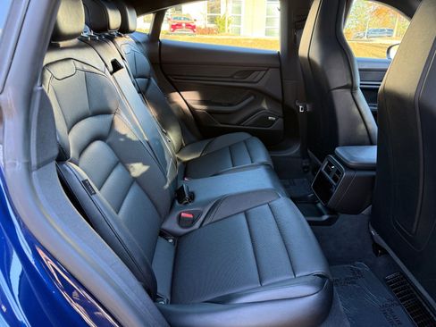 Used 2022 Porsche Taycan image 39