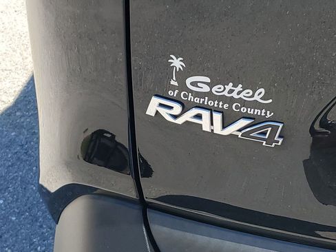 Used 2021 Toyota RAV4 XLE Premium image 40