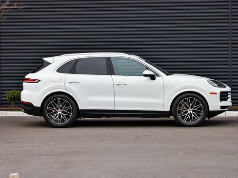 Certified 2025 Porsche Cayenne image 8