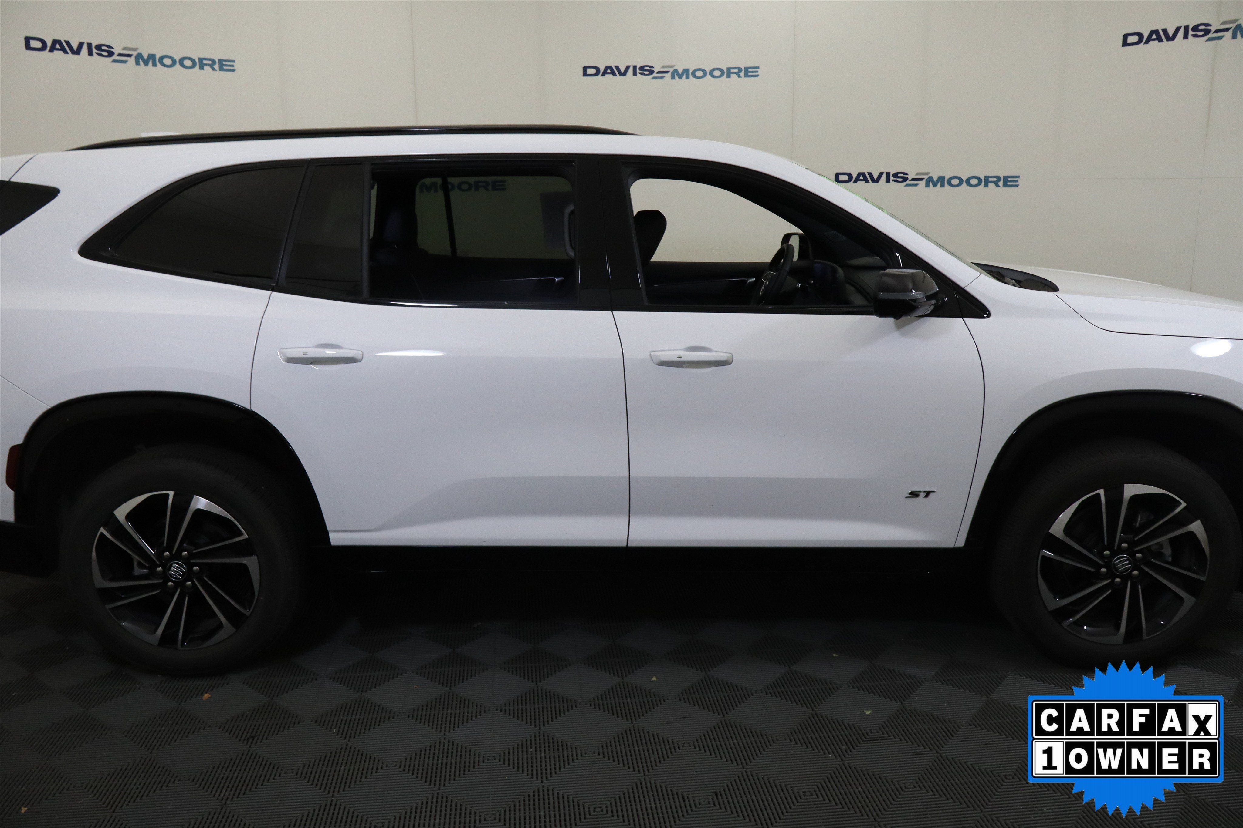 Used 2026 Buick Enclave Sport Touring FWD image 5