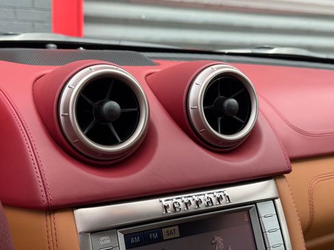 Used 2010 Ferrari California RWD image 62