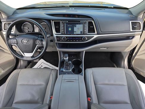 Used 2017 Toyota Highlander Limited image 9