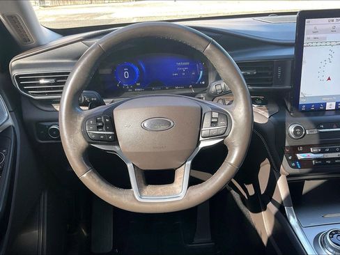 Used 2020 Ford Explorer Platinum w/ Premium Technology Package image 5