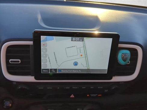 Used 2023 Hyundai Venue Limited image 18