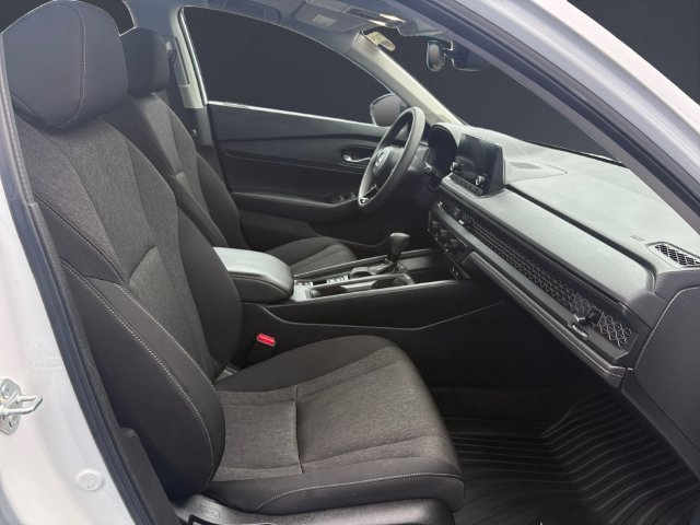 Used 2025 Honda Accord SE image 15